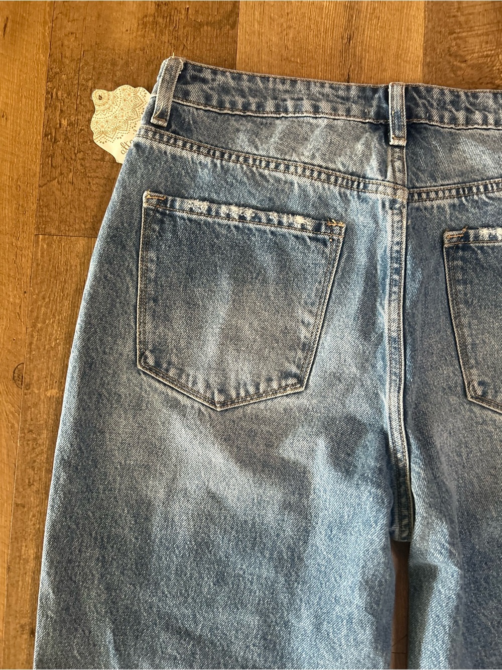 Altar’d State High Rise Distressed Cropped Jeans Size 29 NWT Raw Hem Trendy - Picture 16 of 16
